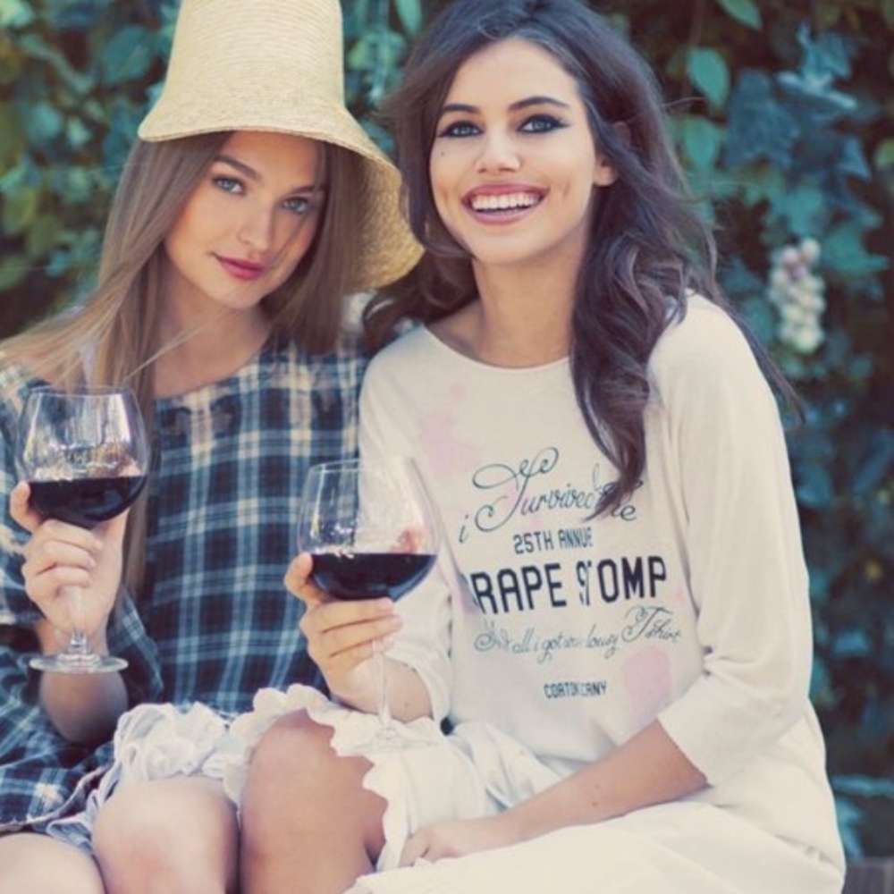 WILDFOX Grape Stomp 3/4 Sleeve Cream Tee SMALL